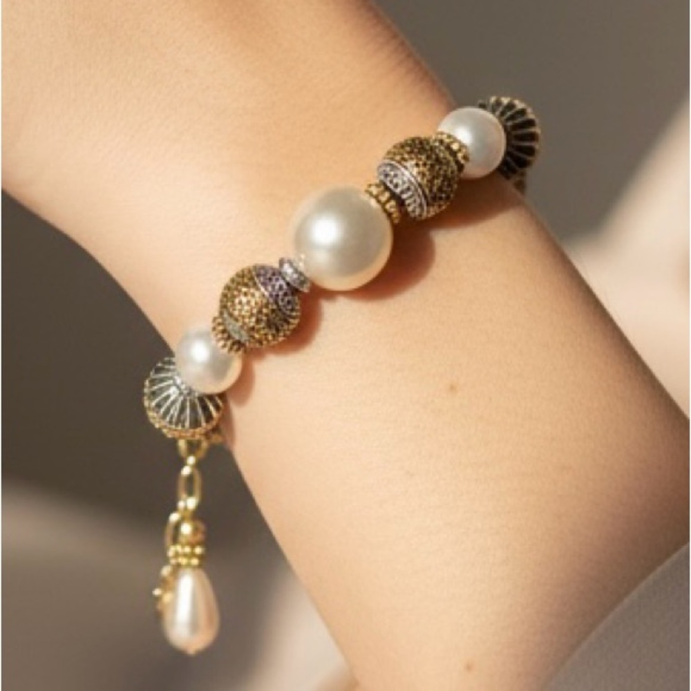 Pearl & Gold Accent Bracelet with Magnetic Clasp